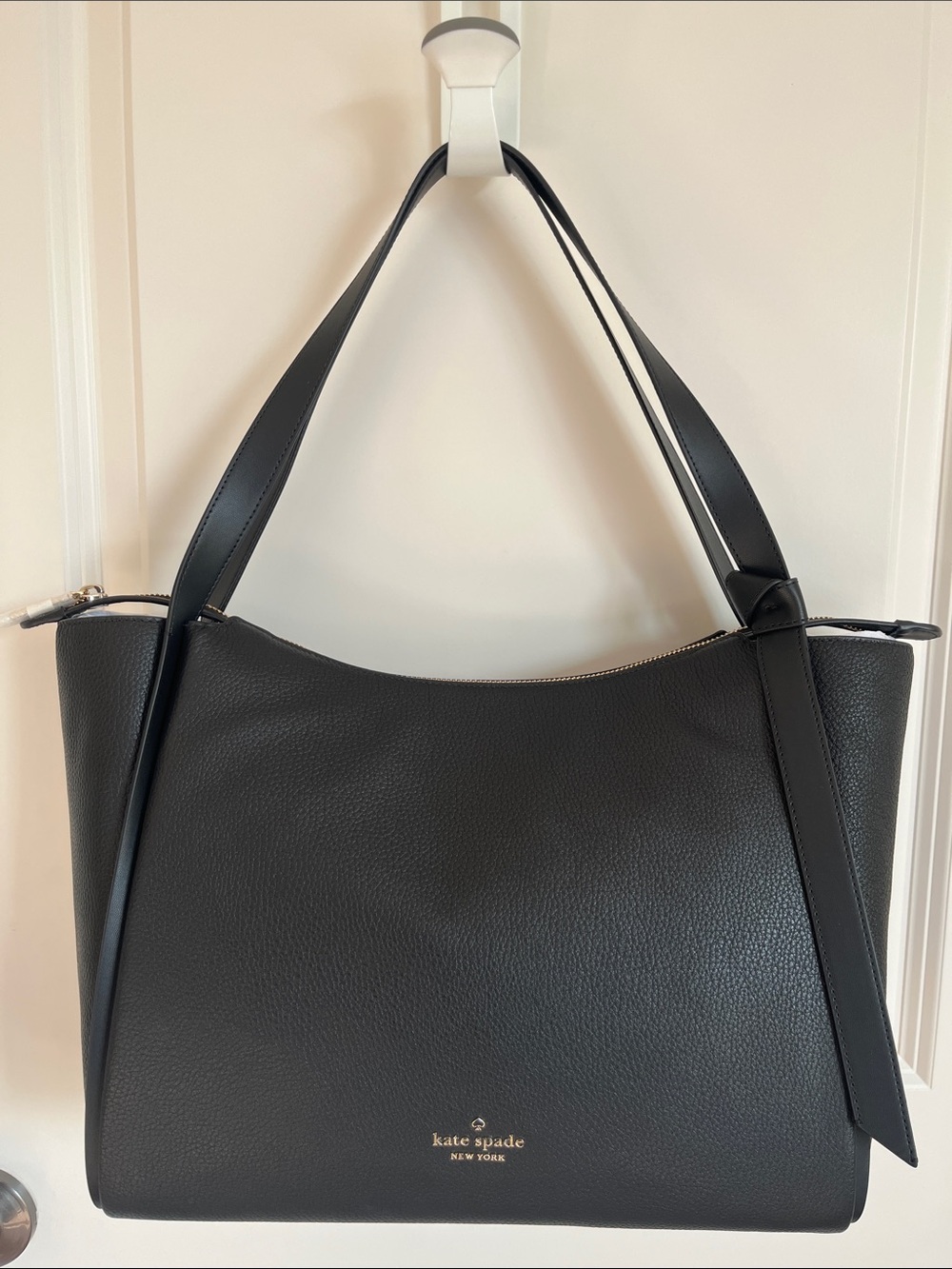 BNWT kate spade Black Knott Pebbled Leather Shoulder Tote